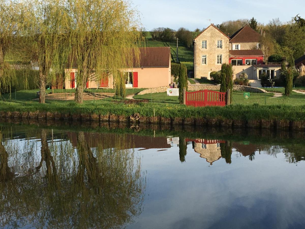 Calme Au Canal De Centre Dennevy Exteriör bild